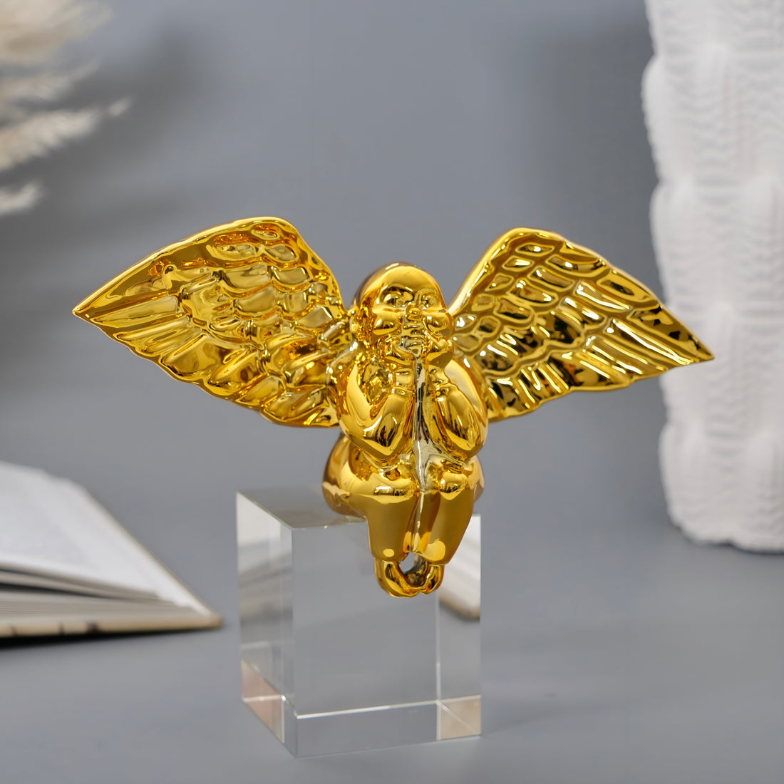 Escultura de Anjo Dourado