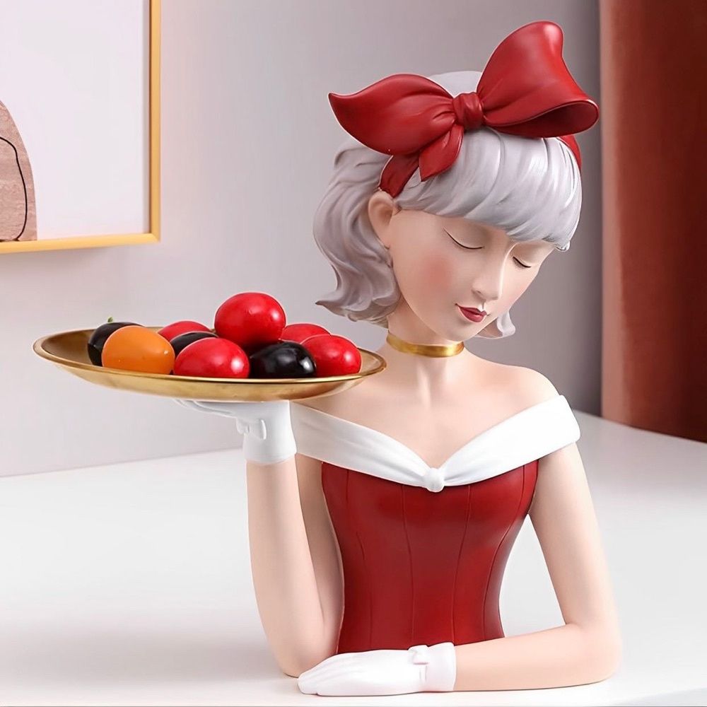 Alice com Laço Segurando Bandeja