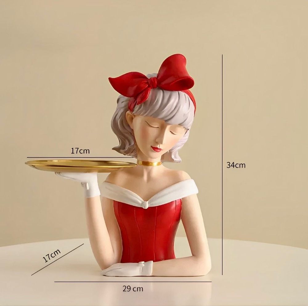 Alice com Laço Segurando Bandeja