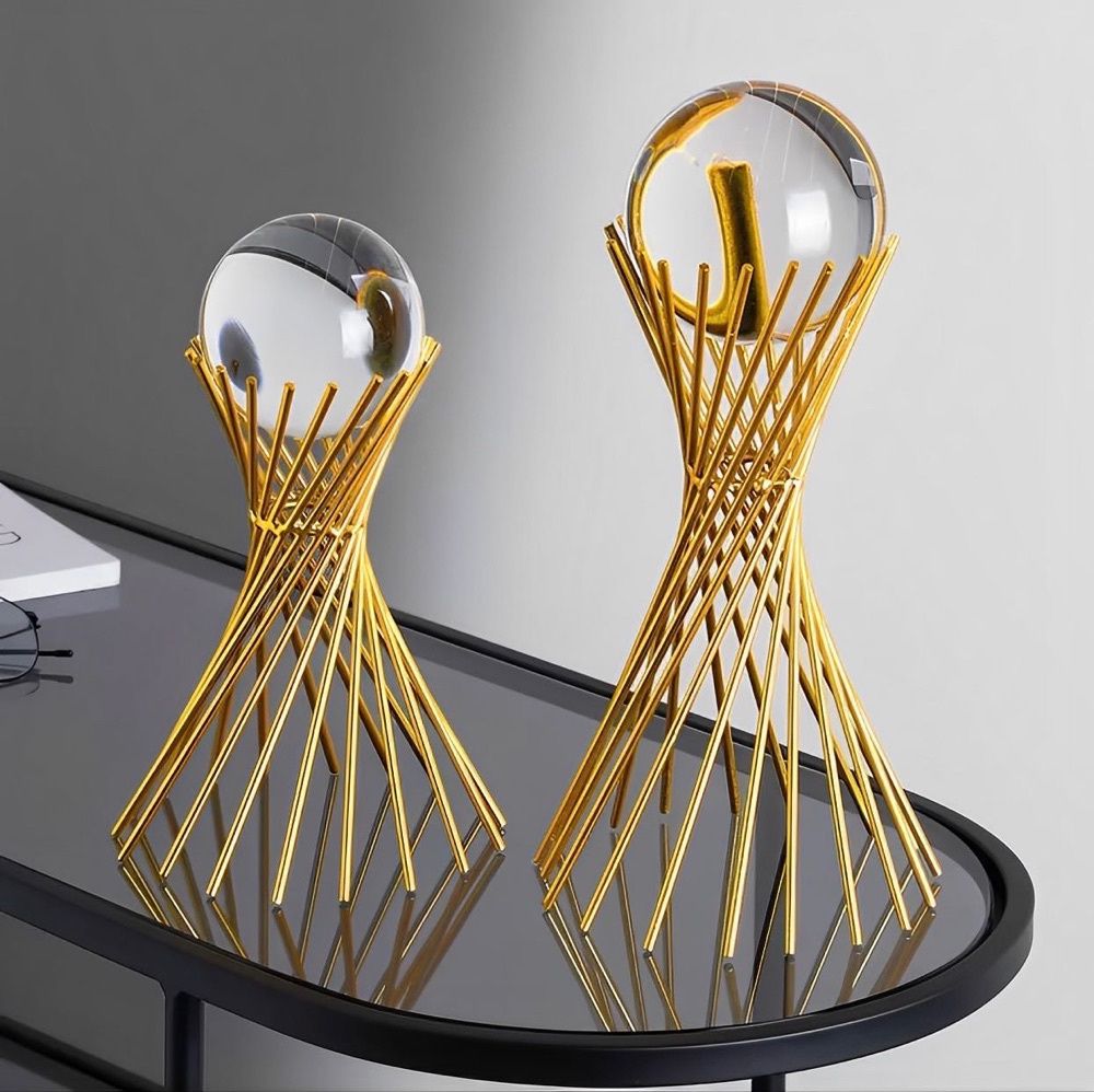 Escultura Dourada Bola de Cristal