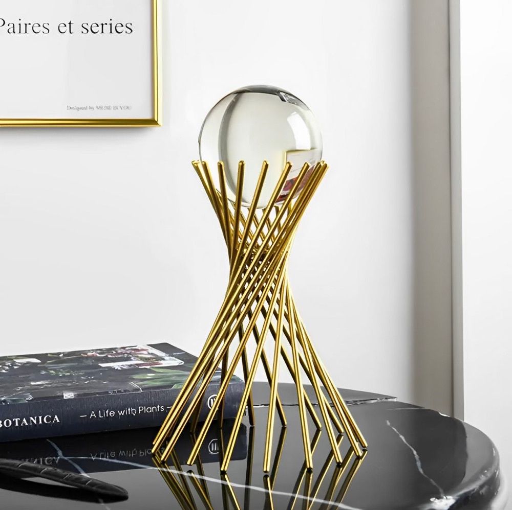 Escultura Dourada Bola de Cristal