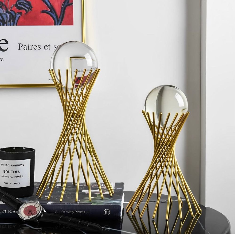Escultura Dourada Bola de Cristal