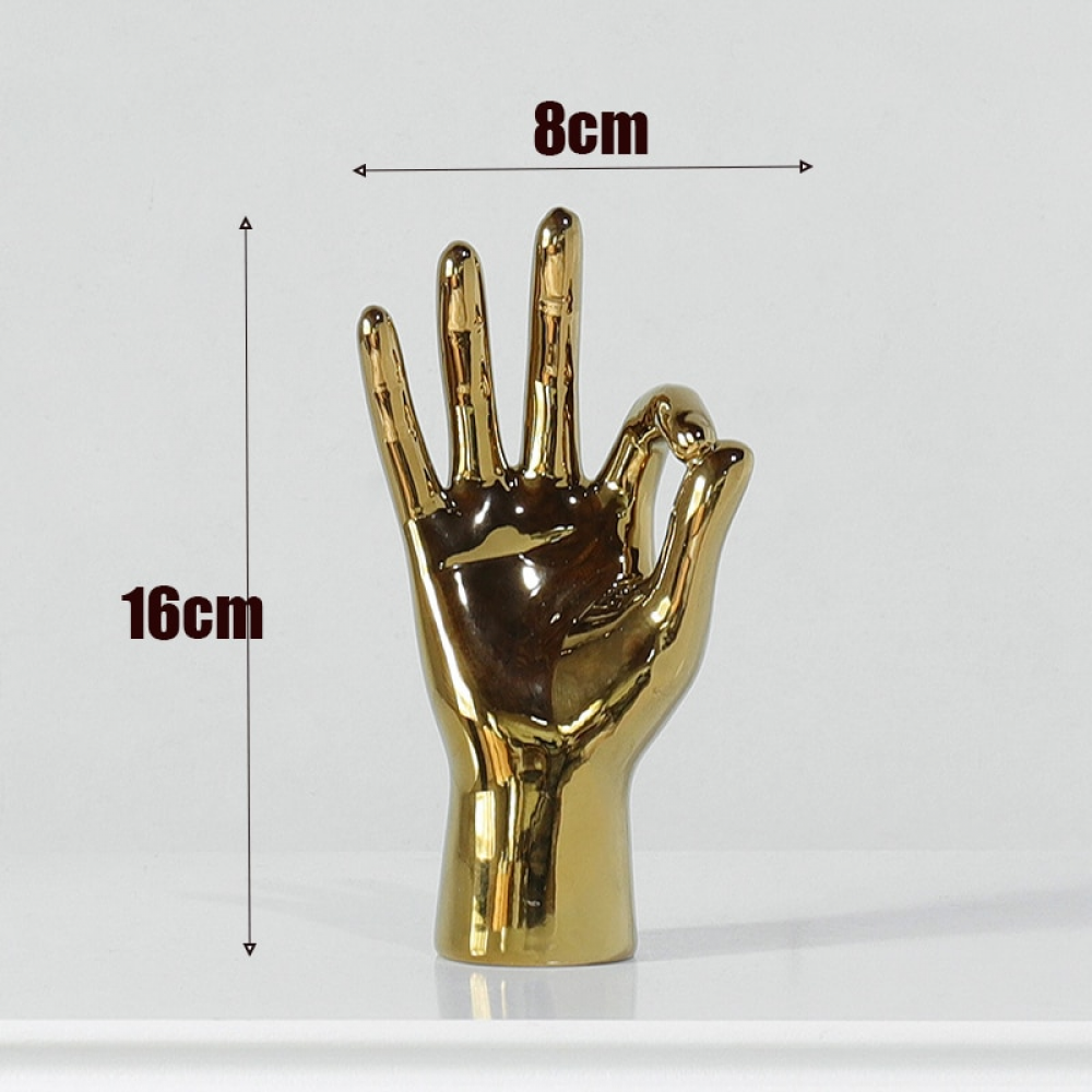Escultura Mão Dourada Nórdica de Resina