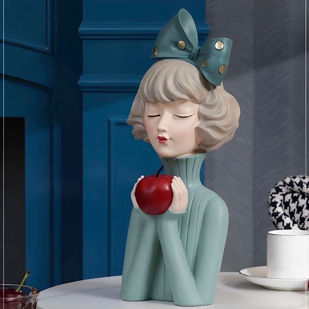 Estátua Alice Apple
