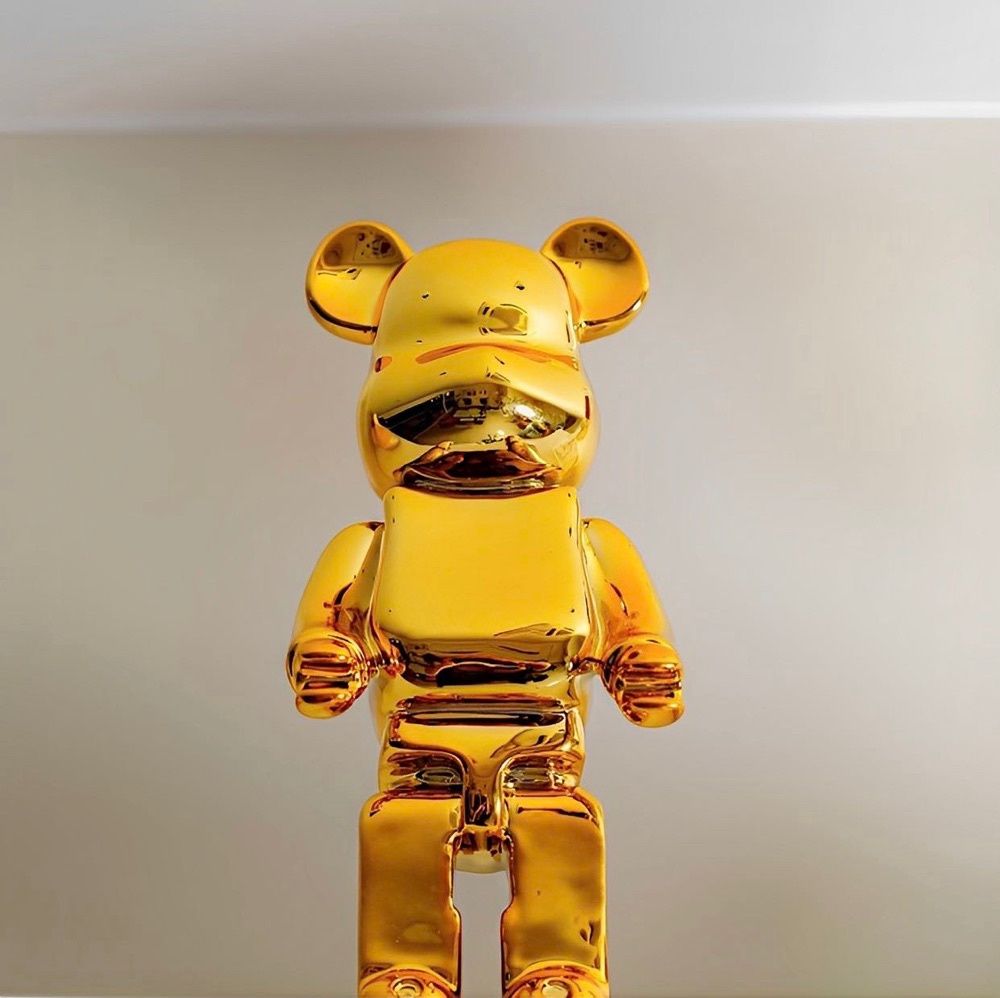 Estátua Boneco Bearbrick Dourado