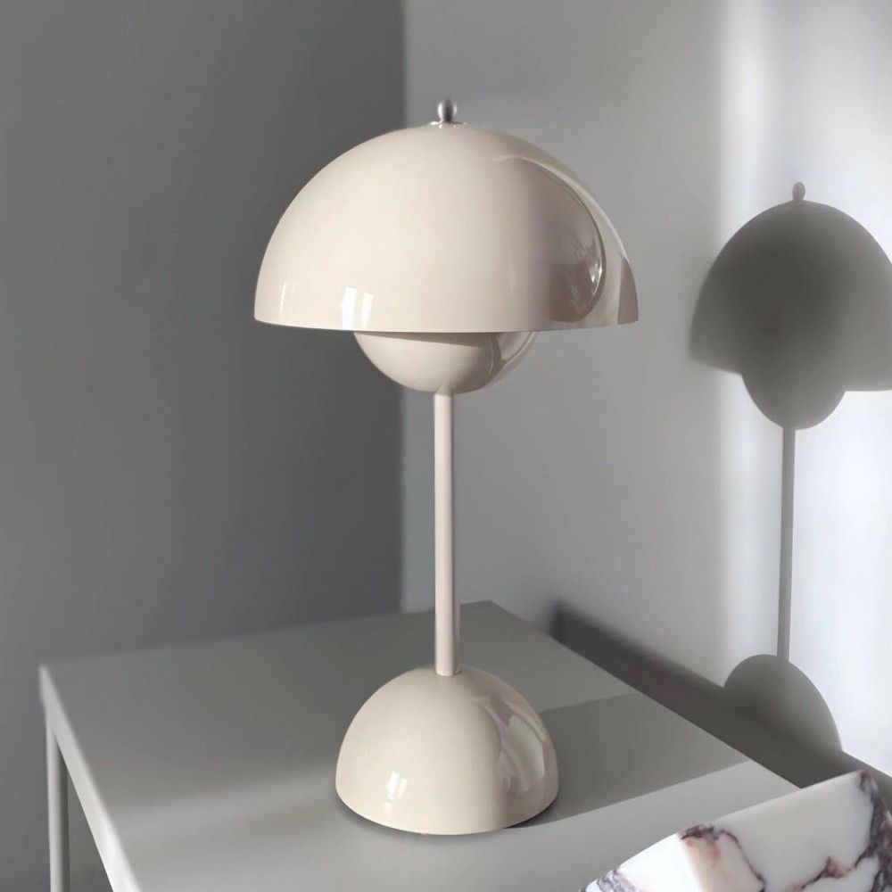 Luminária de Mesa Classic em Metal